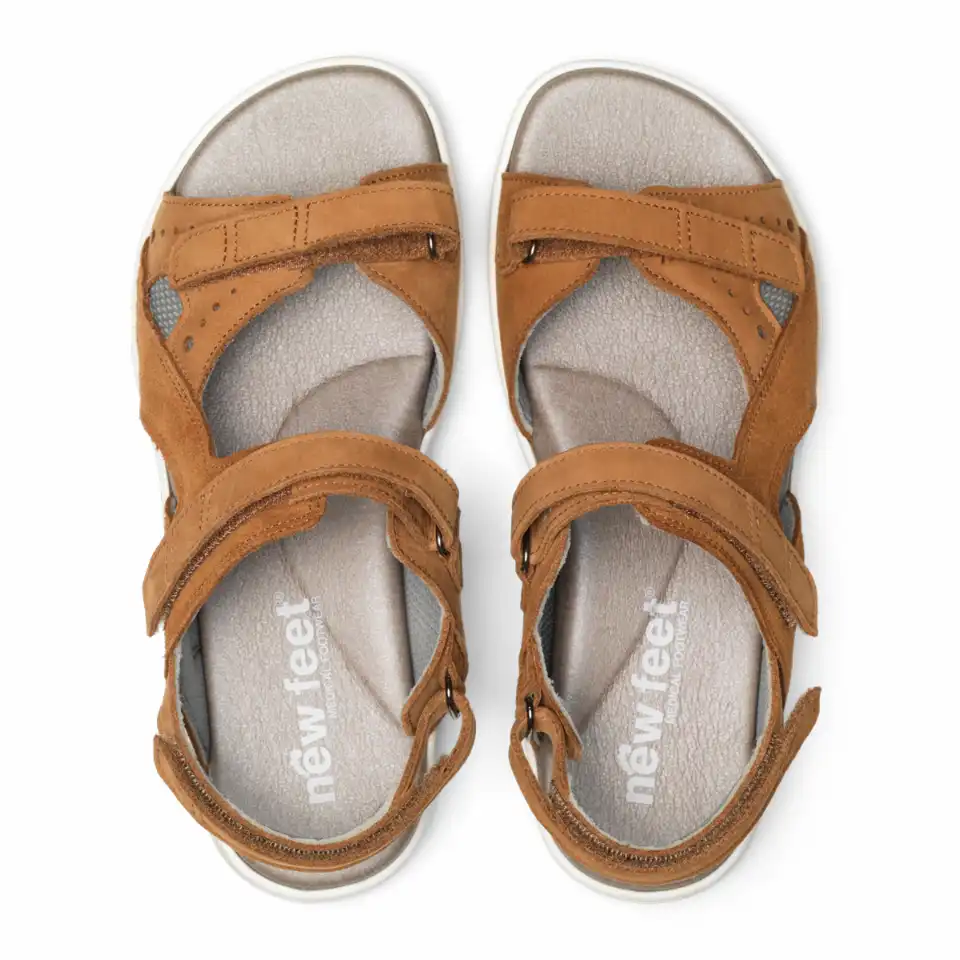 New Feet naisten nahkasandaali vaalean ruskea kahdella soljella, kuva ylhäältä
